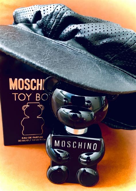 toy boy moschino.